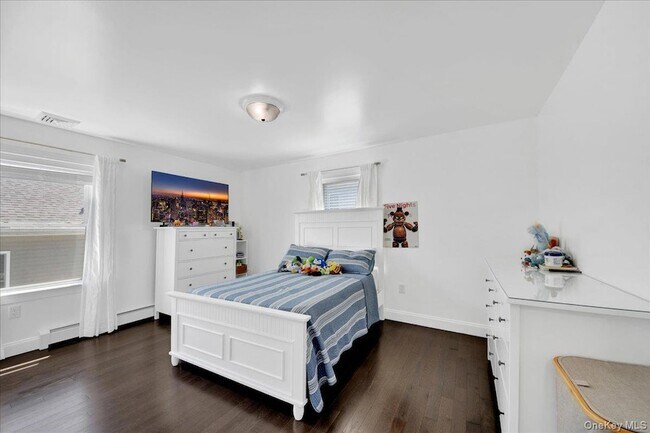 Building Photo - 12 Drake Pl
