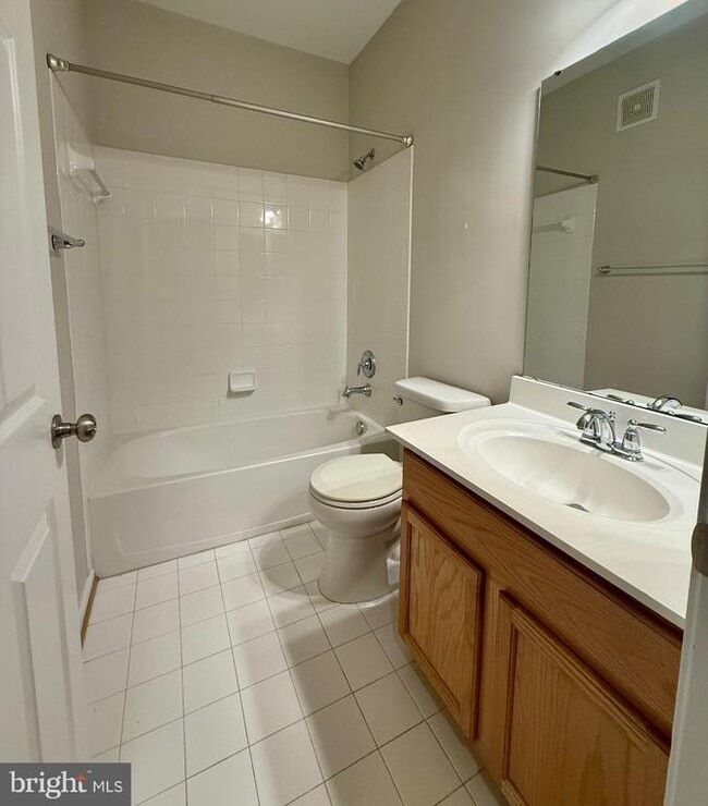 Building Photo - 2593 Eastbourne Dr