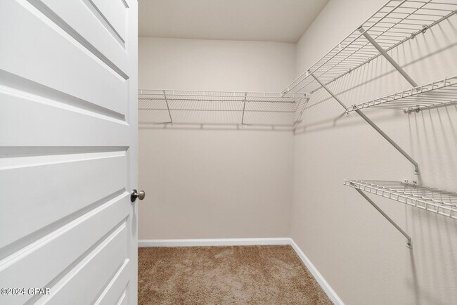 Building Photo - 5817 Viking Wy
