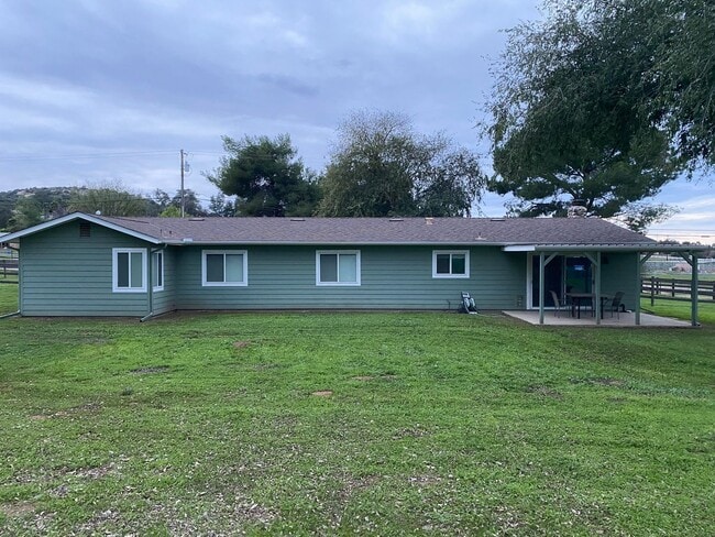 Building Photo - West-End Ramona 3BR Ranch on 2 Acres – Easy Poway Commute