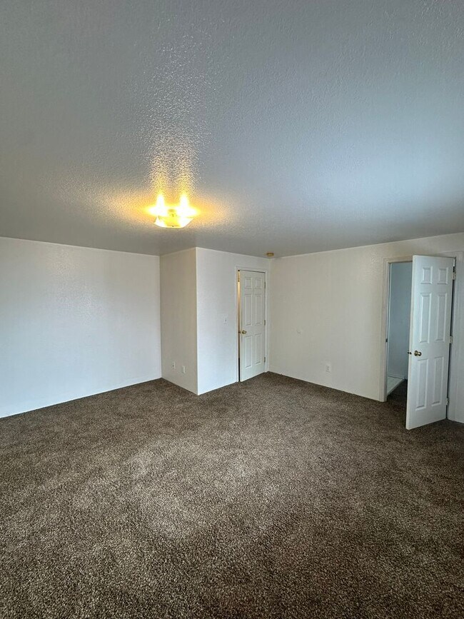 Building Photo - 1409 Maple St