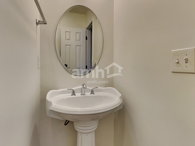 Building Photo - 1219 Alston Hill Dr