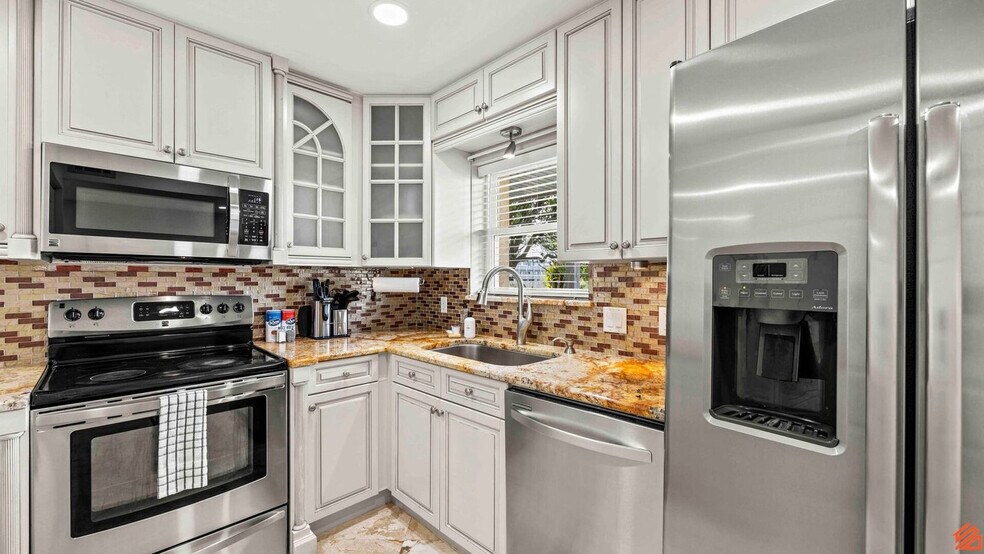 Building Photo - 330 Bluefish Dr