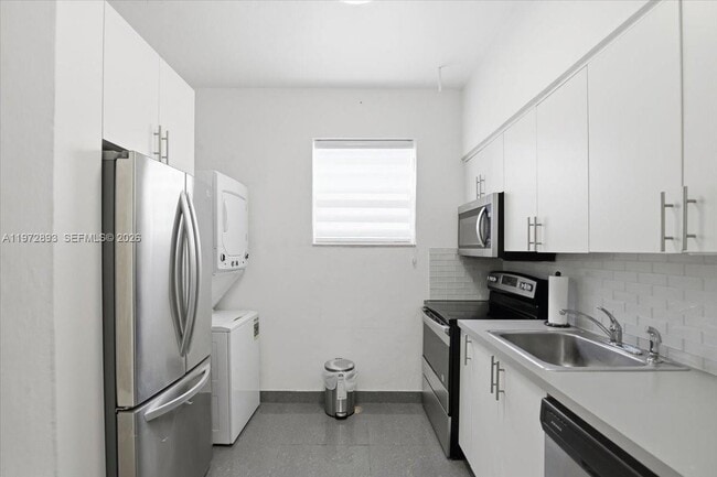 Building Photo - 736 12th St