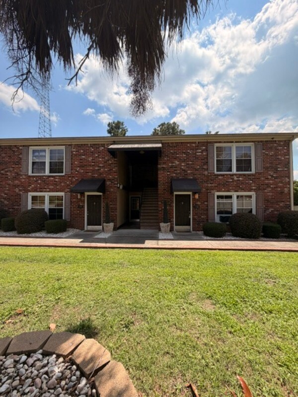 Building Photo - 801 Eastmont Dr