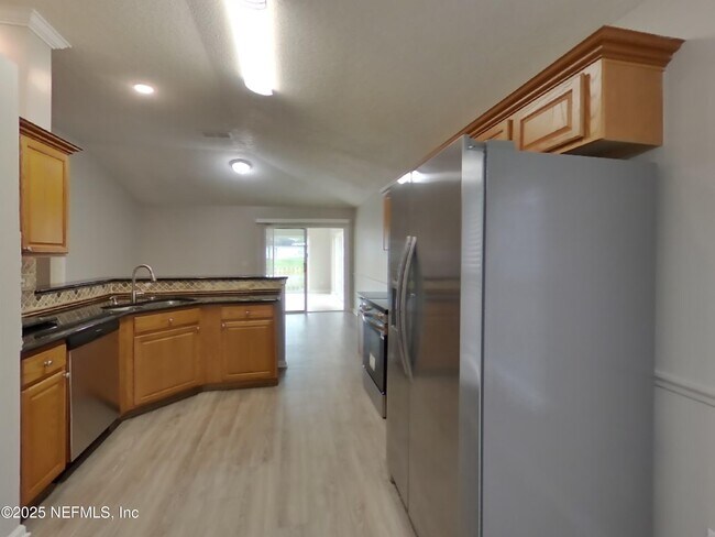 Building Photo - 1695 Northglen Cir