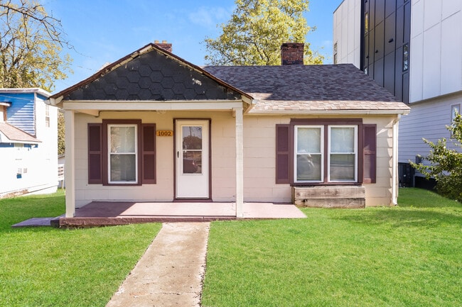 Building Photo - 1002 33rd Ave N