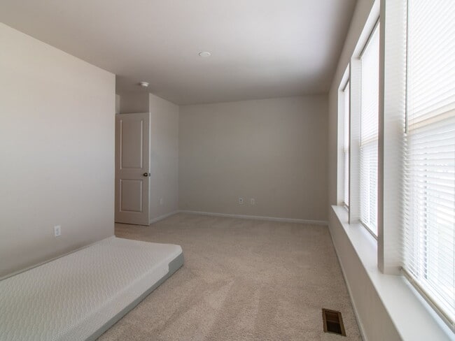 Building Photo - YEAR-ROUND RENTAL- UNFURNISHED - SINGLE FAMILY - GEORGETWON