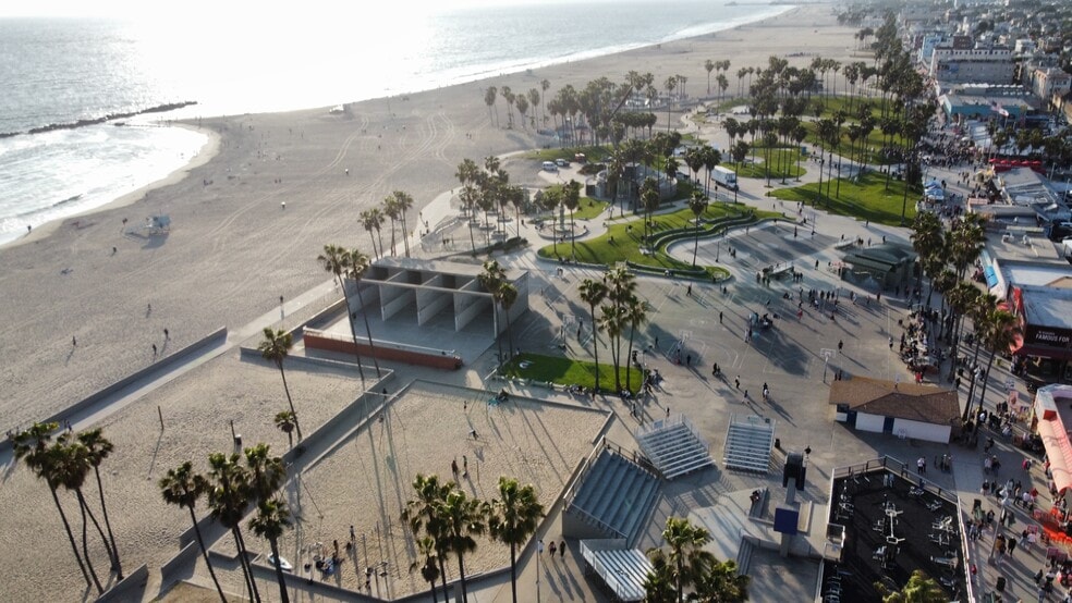 Building Photo - 1909 Ocean Front Walk