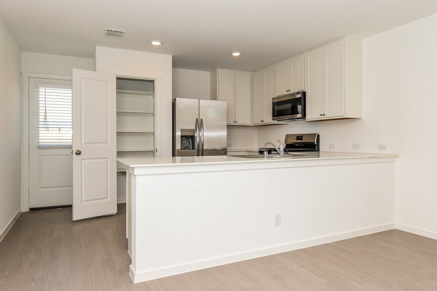 Building Photo - 1720 Crossbill St