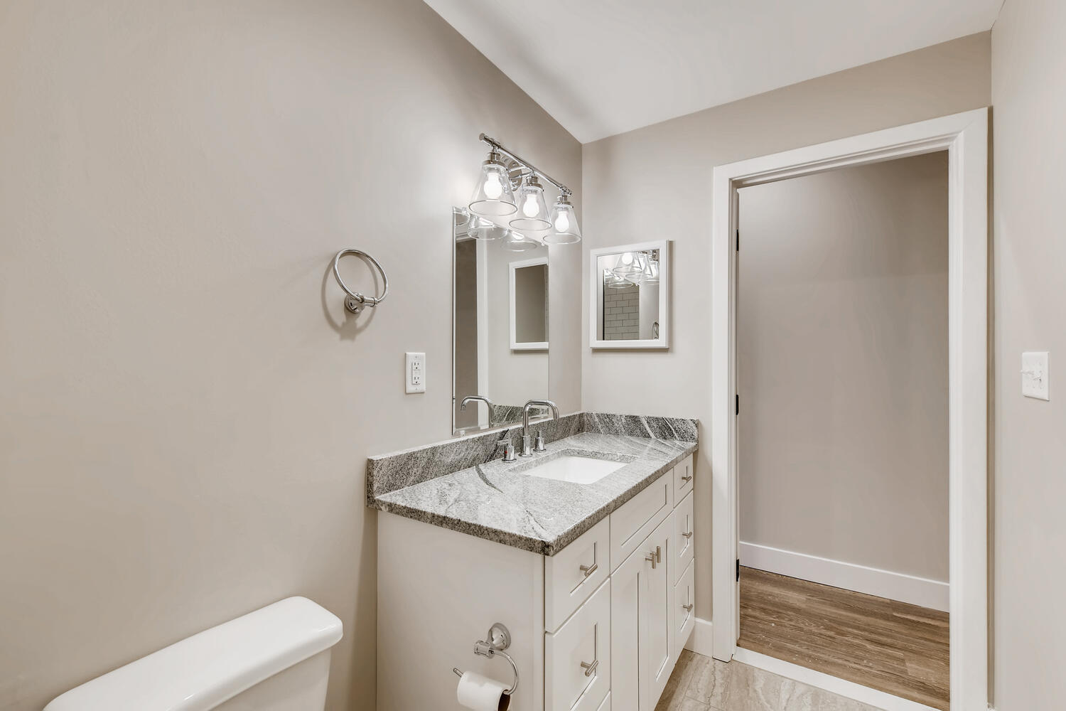 Building Photo - 3449 Chestnut Ave