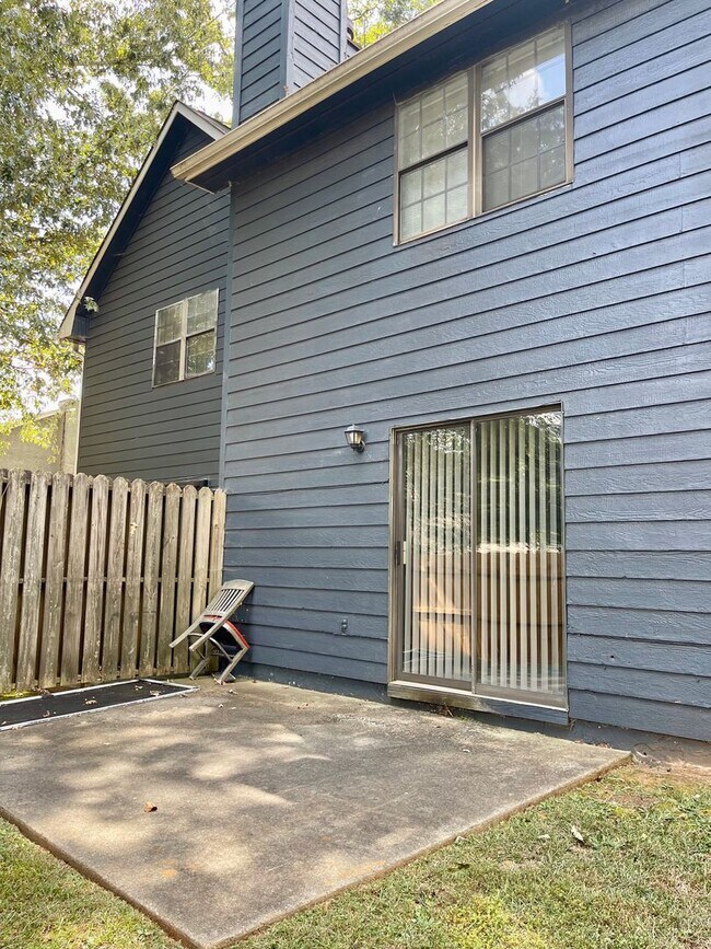 Building Photo - 5870 Sheldon Ct