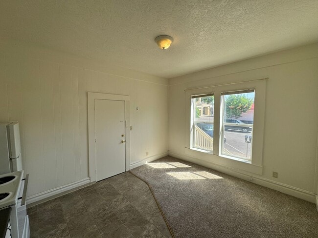 Building Photo - 309-361 NW Jackson