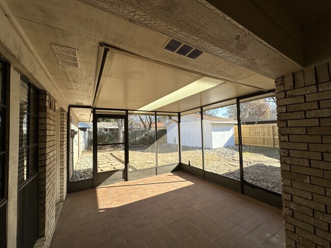 Building Photo - 24 Heatherwood Dr