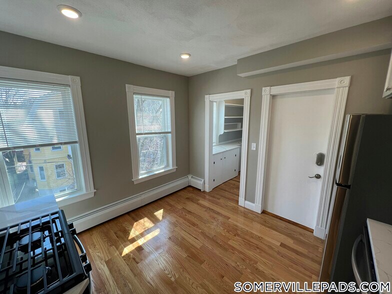 Building Photo - 2 Gilson Terrace