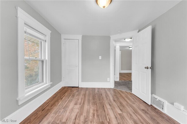 Building Photo - 1296 W Wilbeth Rd