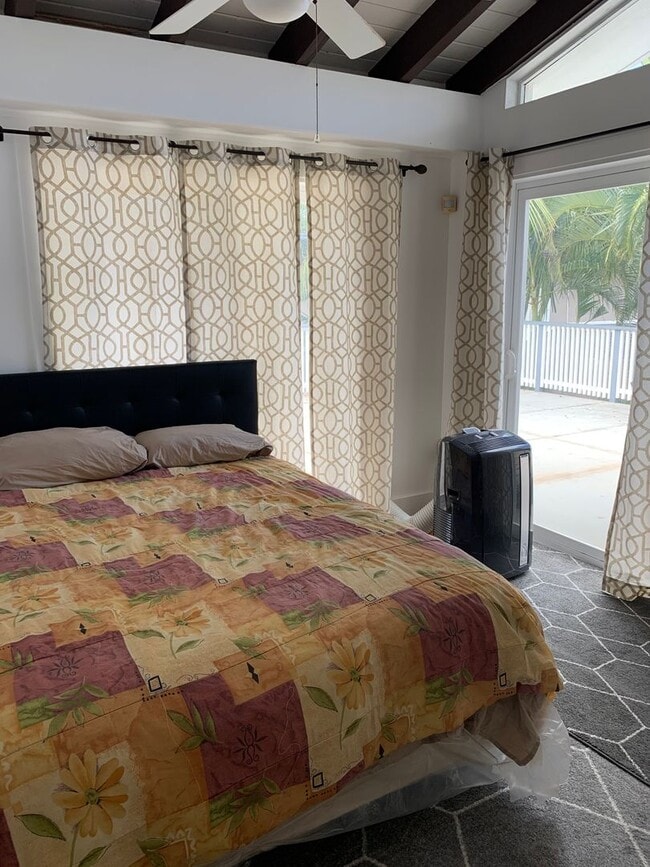 Building Photo - Great Kahana Home- 50 yards to the beach!