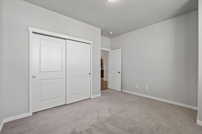 Building Photo - 3975 Ivy Hill Dr