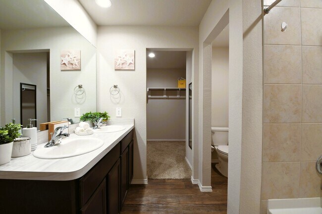 Building Photo - 2407 Poplar Copse Ct