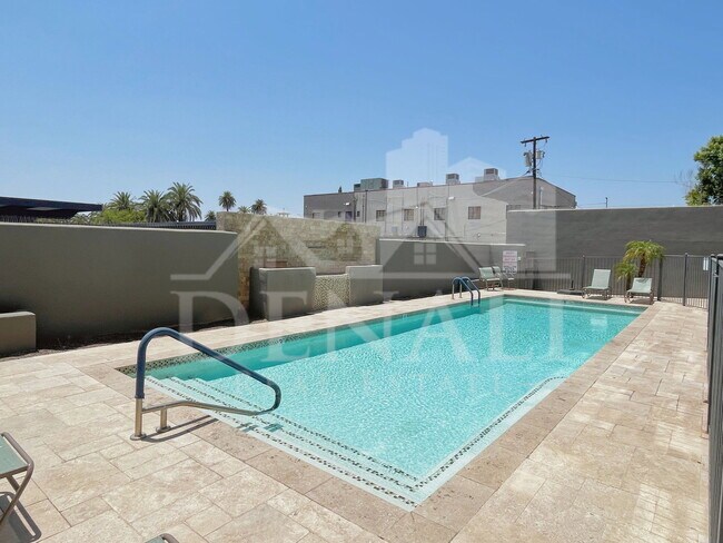 Building Photo - 535 W Thomas Rd