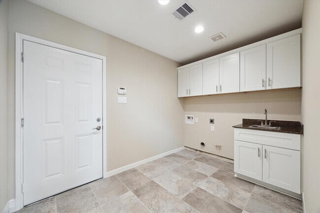 Building Photo - 416 Twin Timbers Ln