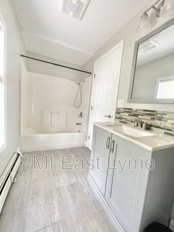 Building Photo - 253 Yantic St