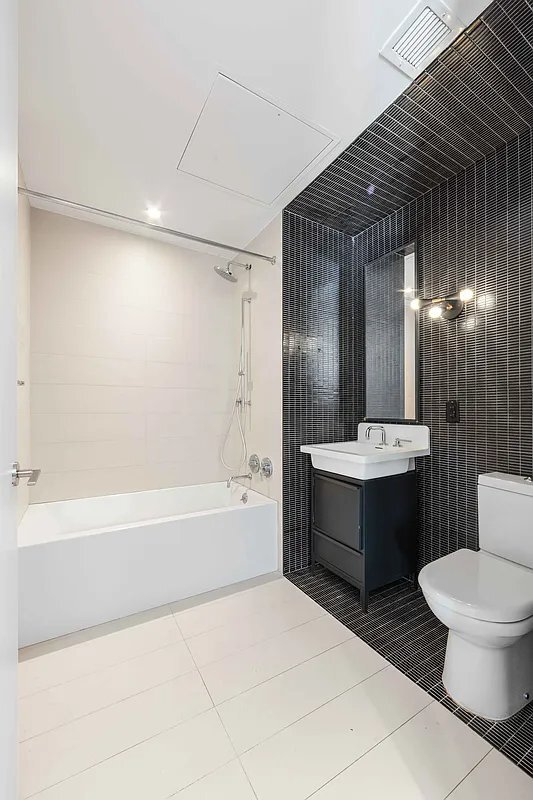 Building Photo - 123 Melrose St