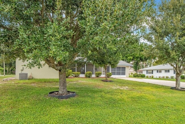 Building Photo - 1143 E Fowler Dr