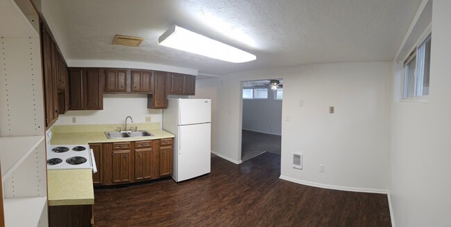 Building Photo - Hen-269