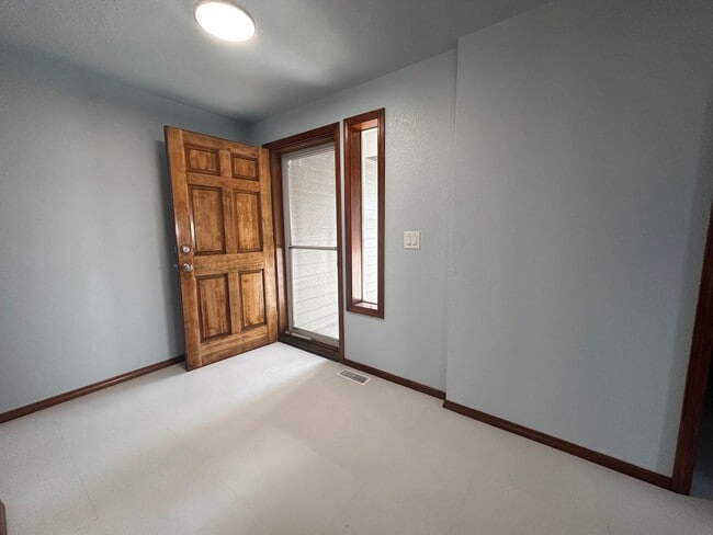 Building Photo - 3 Bedroom 2 Bath Single Family home