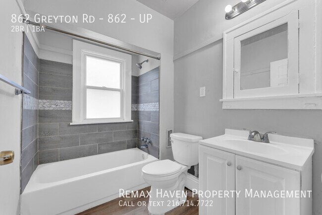 Building Photo - 862 Greyton Rd