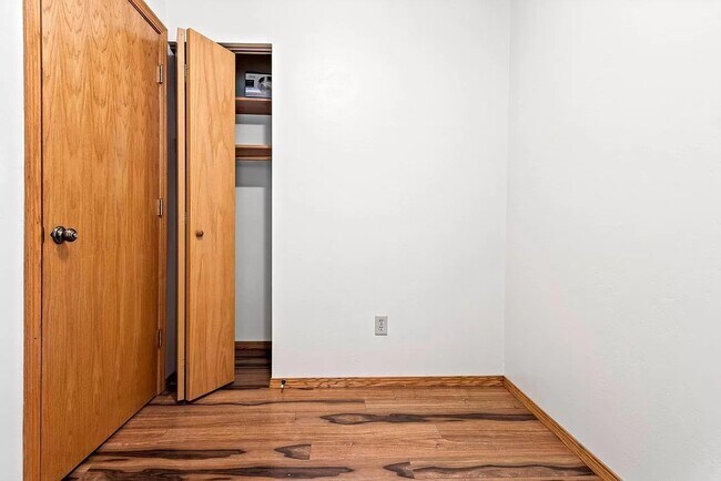 Building Photo - 1212 S Oakland Ave