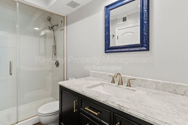 Building Photo - 329 Lamplighter Ln