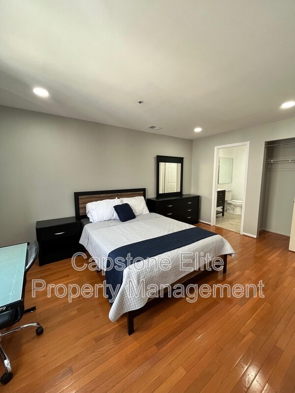 Building Photo - 30 Richmond St