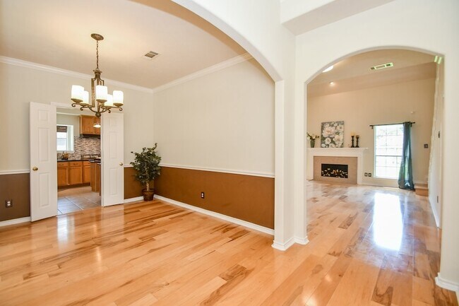 Building Photo - 20735 Park Pine Ln