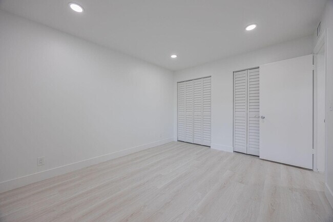 Building Photo - 2805 Casita Way