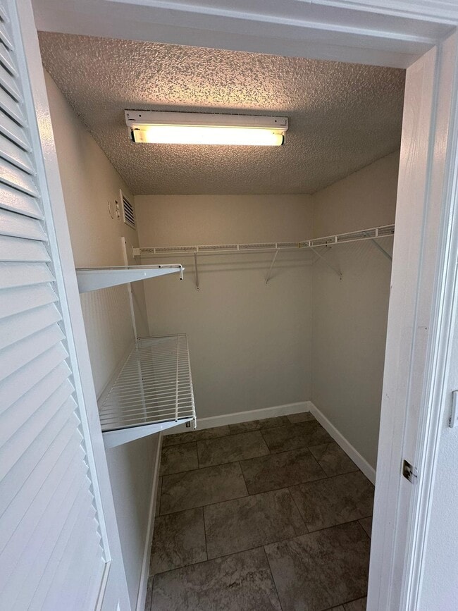 Building Photo - 13828 Timberbrooke Dr