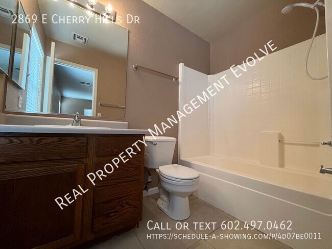 Building Photo - 2869 E Cherry Hills Dr