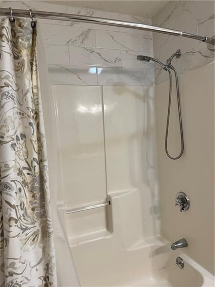 Building Photo - 34 Fairway Dr