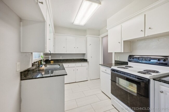 Building Photo - 9115 E Latimer Pl