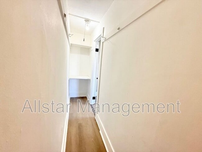 Building Photo - 924 Spring Ave NE