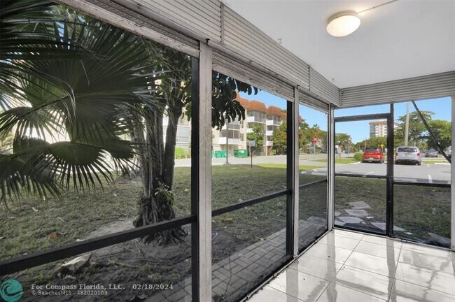 Building Photo - 4156 Inverrary Dr