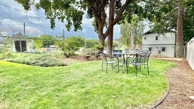 Building Photo - 705 N A St