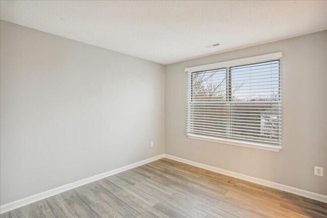 Building Photo - Great 3+2+ Loft in Germantown!