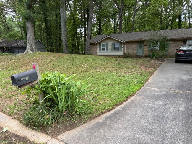 Building Photo - 3229 Fern Valley Dr SW