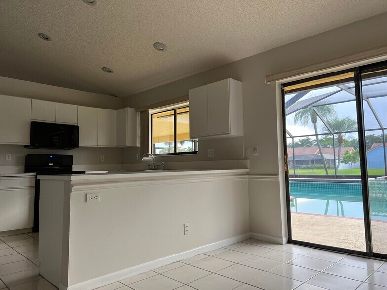 Building Photo - 9775 Sun Pointe Dr