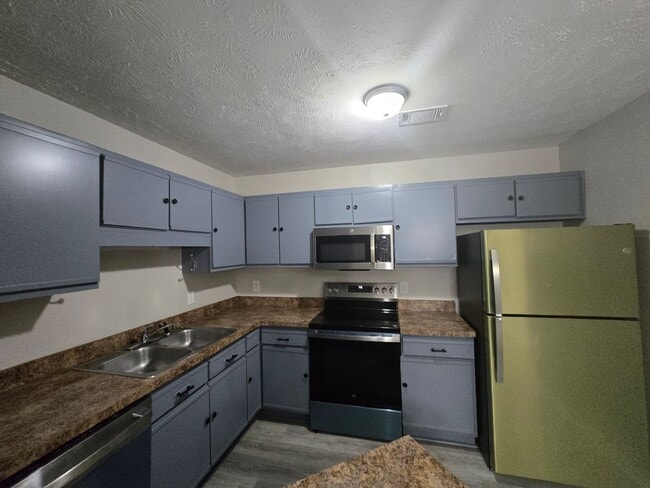 Building Photo - 3375 Galleria Dr