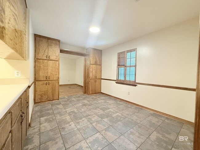 Building Photo - 106 S Beech St