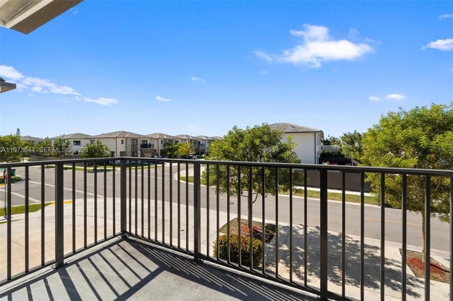 Building Photo - 206 NW 11th Ct