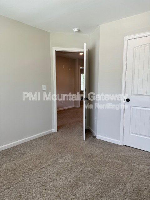 Building Photo - 30 Grand Oak Dr